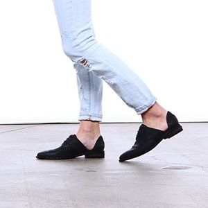 Freda Salvador WIT Oxford 8 Black Textured Calf